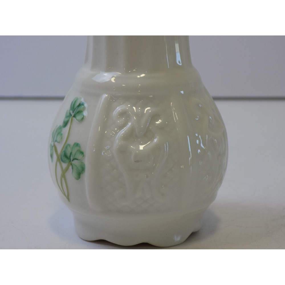 BELLEEK IRELAND Vintage 5" porcelain figurine SHAMROCK FLOWER BUD VASE Nadine - Picture 10 of 16
